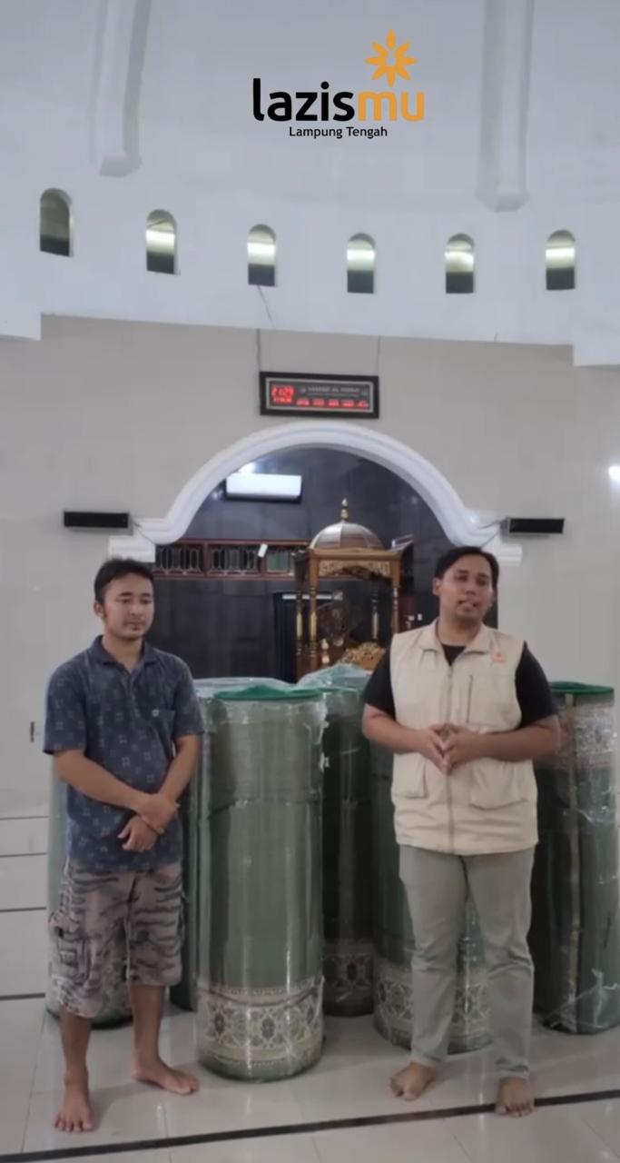 Bersih-Bersih Karpet Masjid pada pekan ke 4 Bulan Agustus di Masjid Al fatah BTN.
